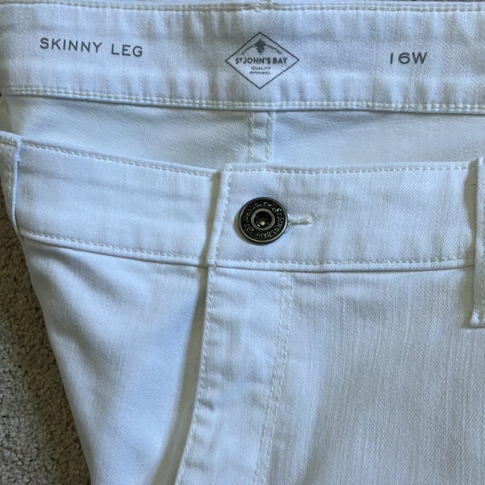 St Johns Bay Skinny Leg 16 White Womens jeans - Picture 2 of 4